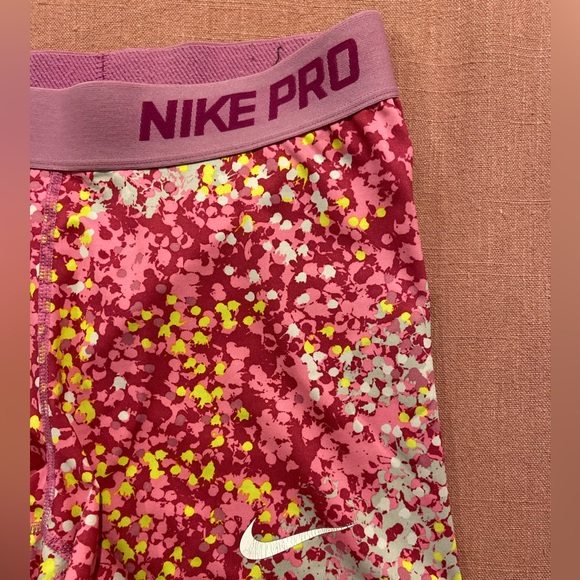Nike Pros - Picture 2 of 3